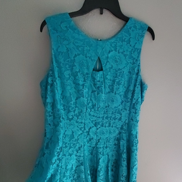 Flare Lace Green Dress - Picture 3 of 6